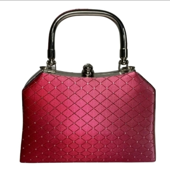 Beautiful Pink Clutch Purse w/Silver Embellished Design Ans Crossbody Chain